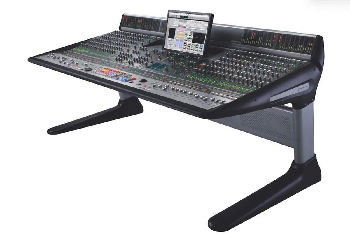 "Neyrinck Brings Back Avid D-Control: Is This Revival What Modern Studios Need?"